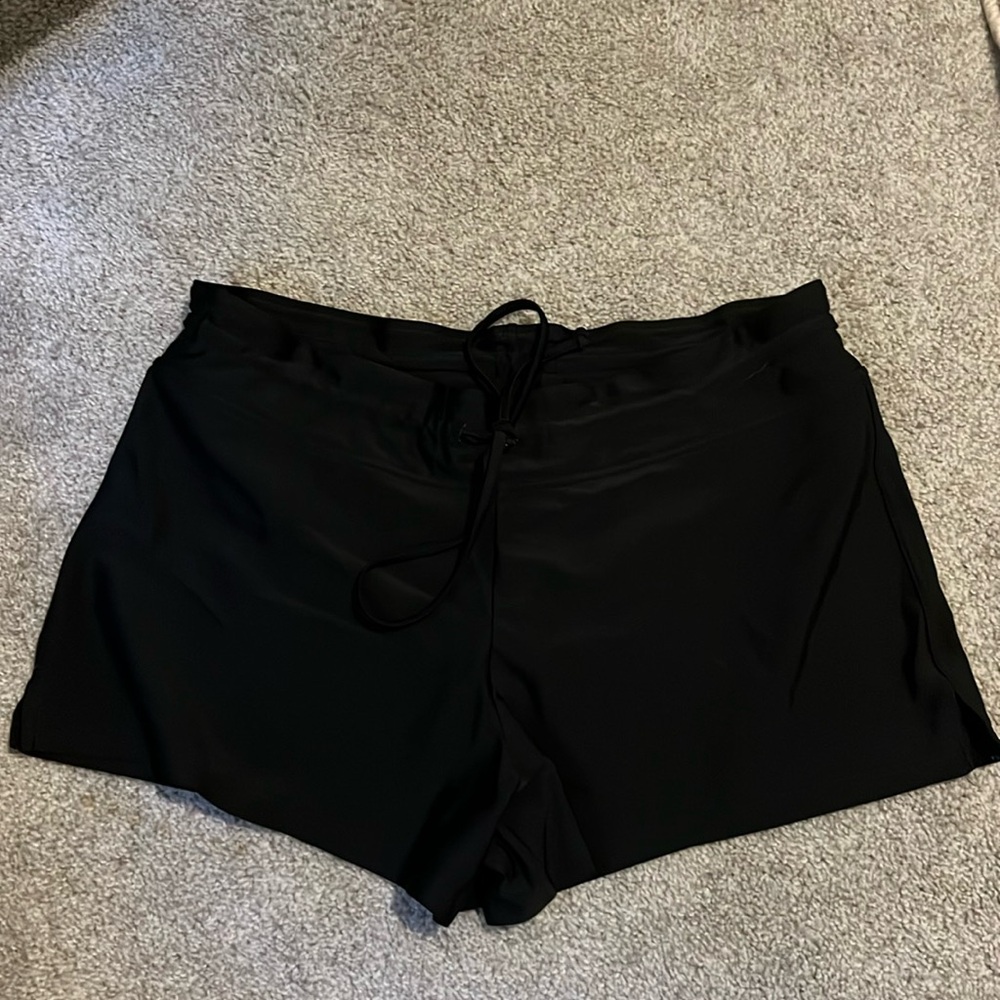 Maternity swim shorts